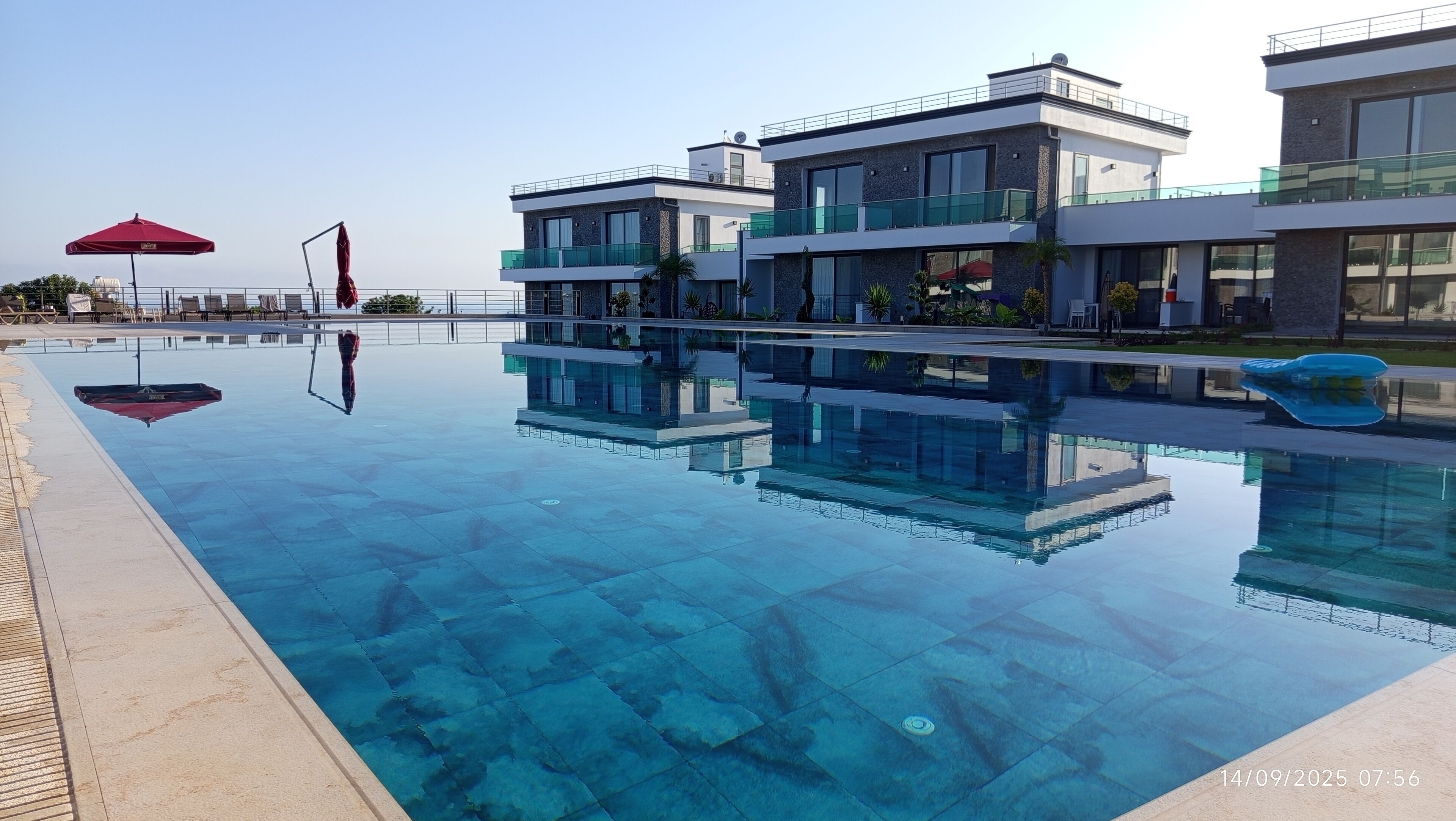 Açık yüzme havuzu 