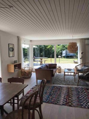 Téléviseur, bureau