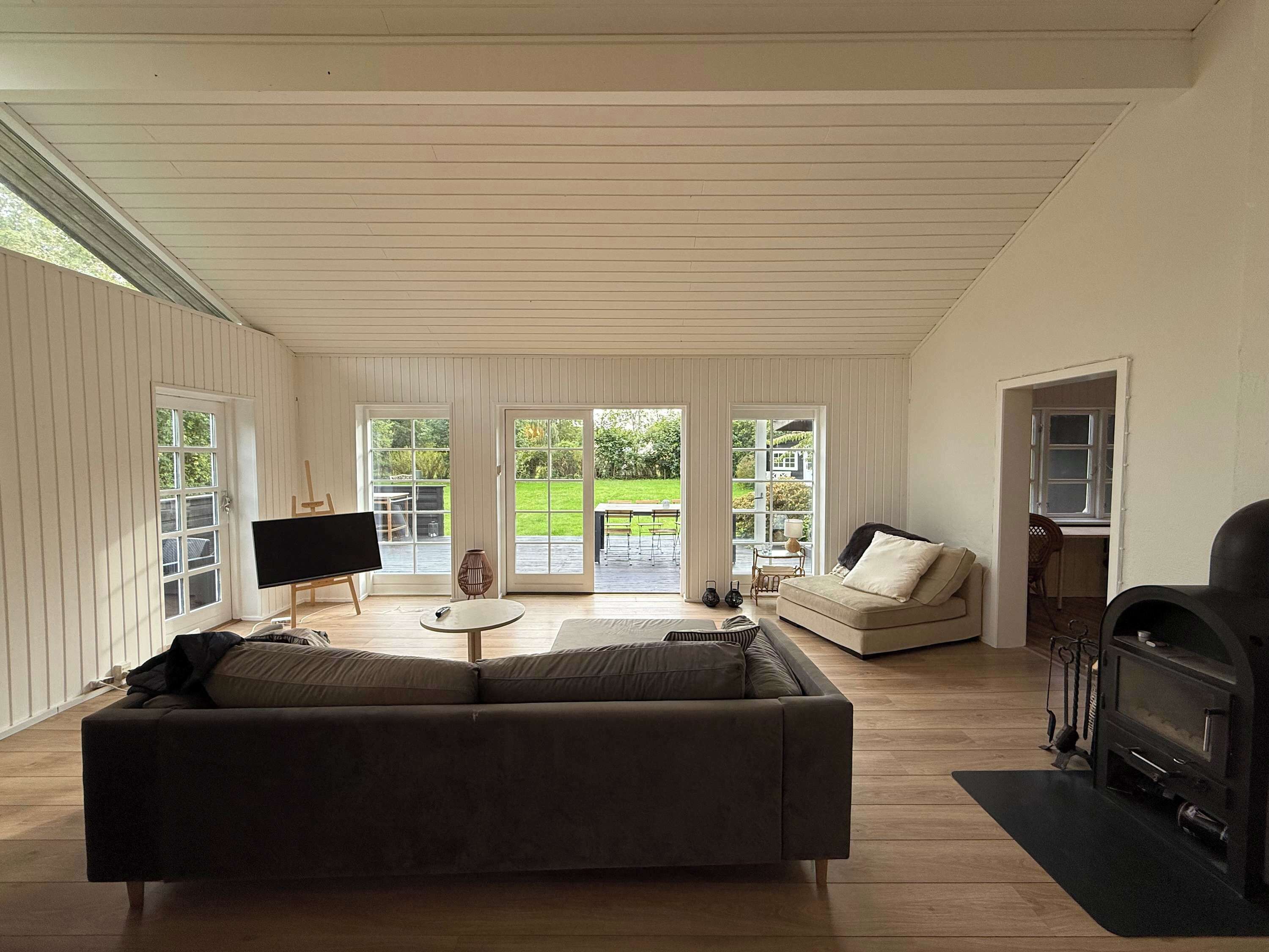 TV, peis og kontorer