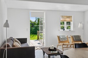 Televisión, chimenea, videojuegos y oficina 