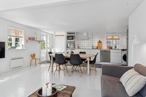 TV, fireplace, video games, offices