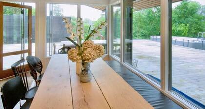 10 person Summerhouse with pool