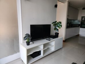 Kühlschrank, Mikrowelle, Herdplatte, Toaster