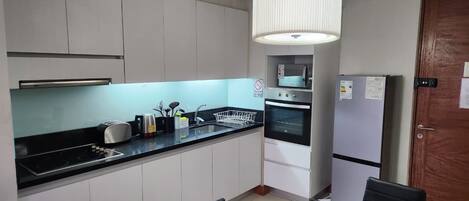 Fridge, microwave, stovetop, toaster