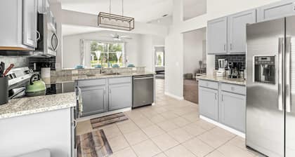 The Sunny Spot - Home for 8