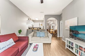 TV, offices - Palm Breeze At Bahama Bay - 8ppl (Davenport)