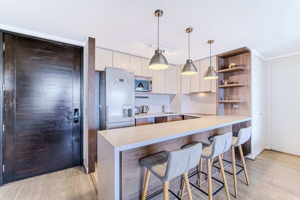 Unclassified image, 1 of 15, button