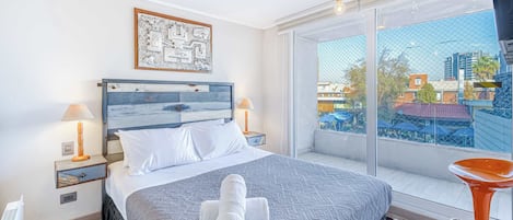 2 bedrooms, iron/ironing board, WiFi