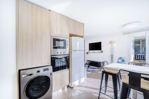 Fridge, microwave, stovetop, toaster