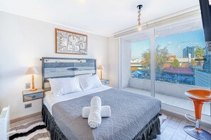 2 bedrooms, iron/ironing board, WiFi