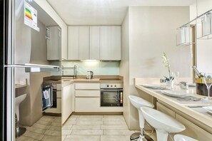 Fridge, microwave, oven, stovetop
