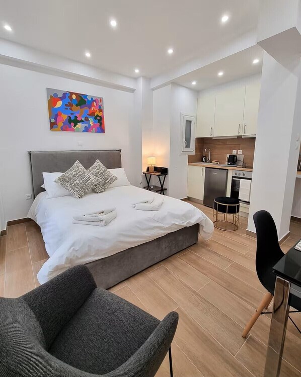 Iron/ironing board, WiFi, bed sheets
