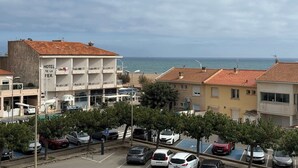 Exterior - Beachfront Apartment w/ Balcony & Sea Views (Valras-Plage)