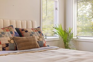 3 bedrooms, WiFi, bed sheets, wheelchair access - Upscale Harpers Ferry Getaway (Harpers Ferry)