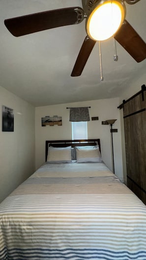 2 bedrooms, iron/ironing board, WiFi, bed sheets