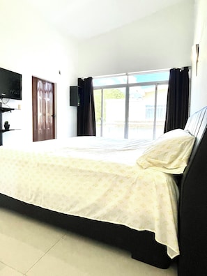 3 bedrooms, free WiFi, bed sheets, wheelchair access