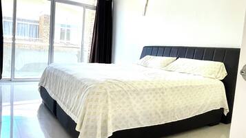 3 bedrooms, free WiFi, bed sheets, wheelchair access