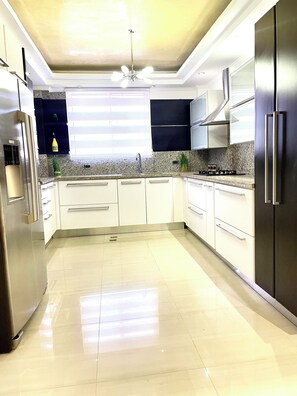 Fridge, microwave, oven, stovetop - Relax in La Asunción (Paraguachí)