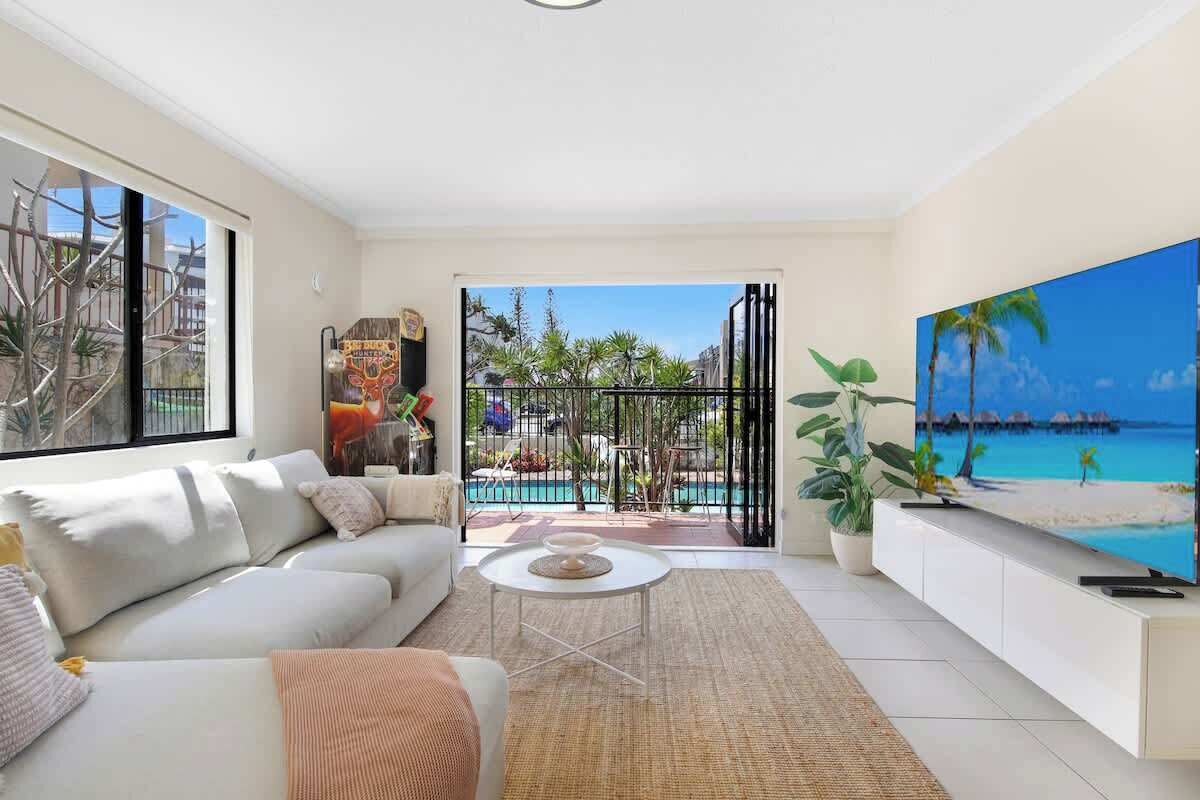 Televisión y oficina 