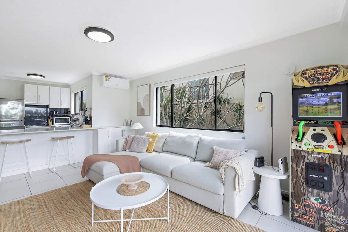 Televisión y oficina 