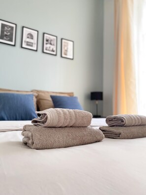 2 bedrooms, iron/ironing board, travel cot, free WiFi