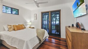 3 bedrooms, iron/ironing board, Internet, bed sheets