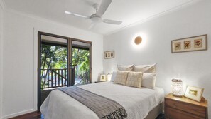 3 bedrooms, iron/ironing board, Internet, bed sheets