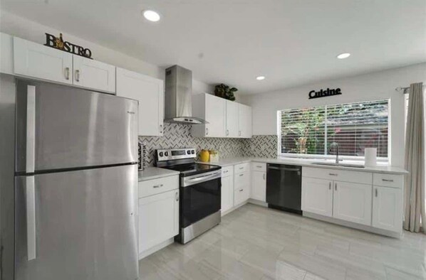 Fridge, microwave, oven, stovetop