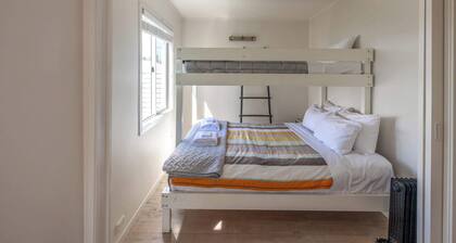 Waikare House – Above Oneroa Bay