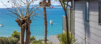 Waikare House – Above Oneroa Bay