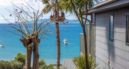 Waikare House – Above Oneroa Bay