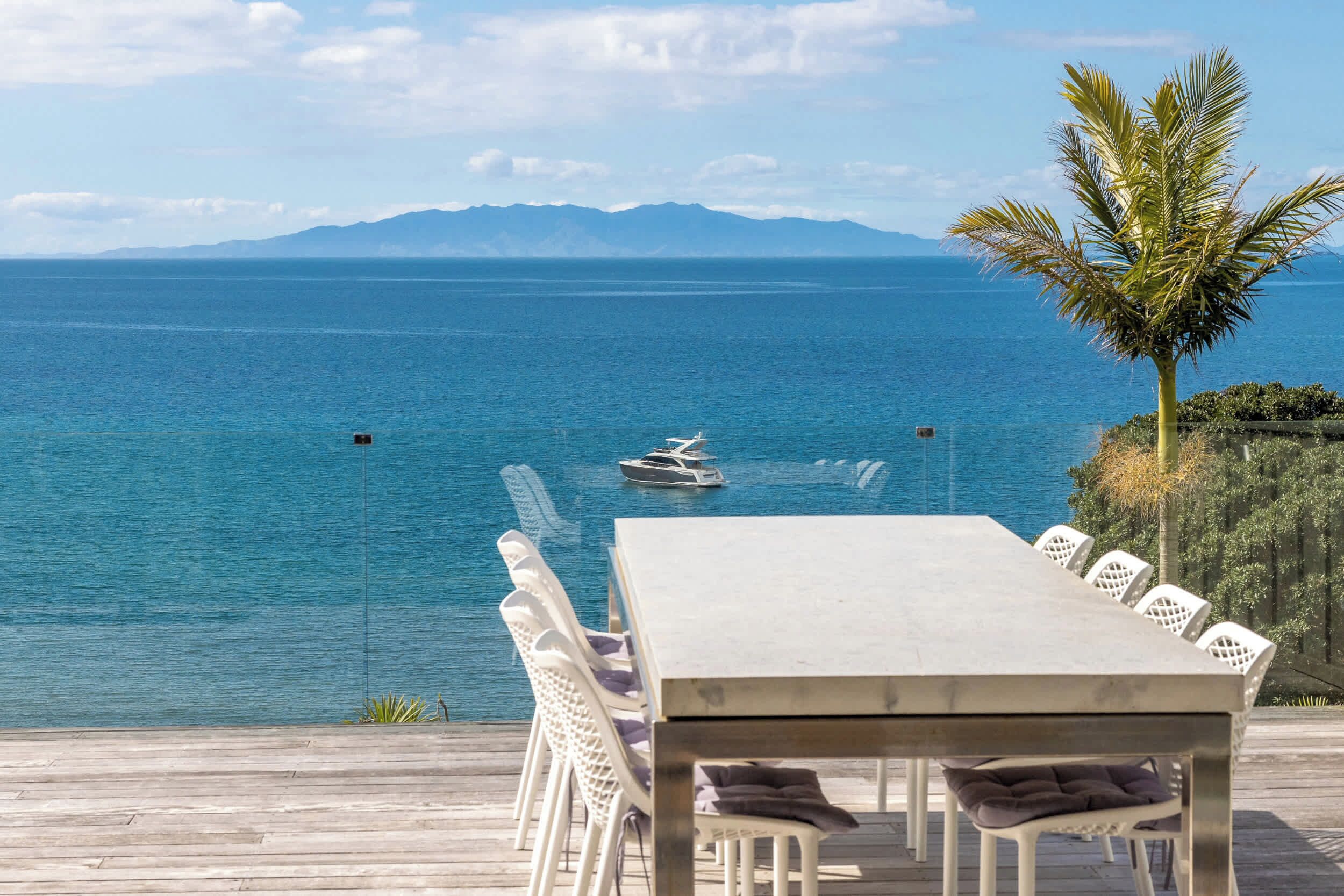 屋外ダイニングエリア