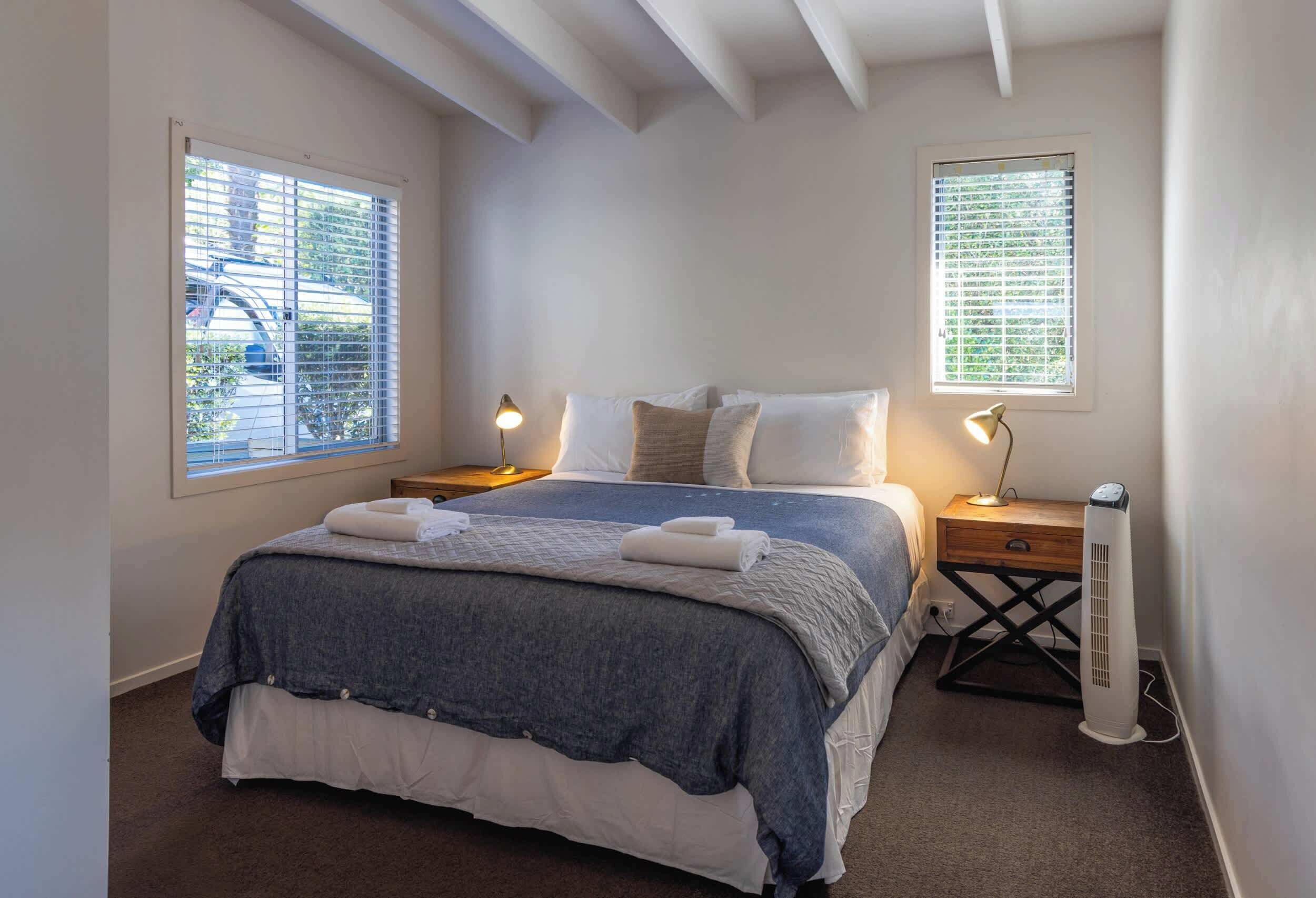 4 habitaciones, tabla de planchar con plancha, wifi y ropa de cama 