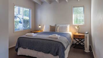 4 habitaciones, tabla de planchar con plancha, wifi y ropa de cama