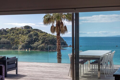 Waikare House – Above Oneroa Bay