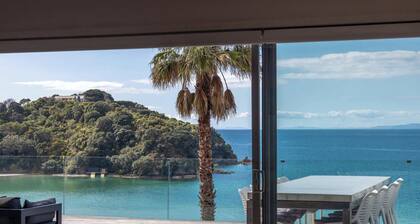 Waikare House – Above Oneroa Bay