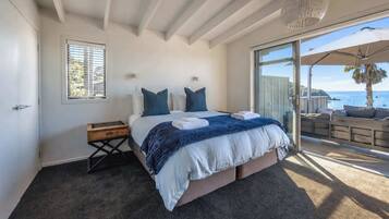 4 habitaciones, tabla de planchar con plancha, wifi y ropa de cama