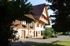 Exterior - Studio 'Kornblümchen' with private terrace, shared garden and Wi-Fi (Oberharmersbach)
