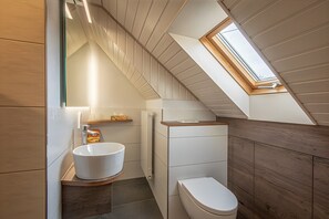 Shower, hair dryer, towels - Studio 'Kornblümchen' with private terrace, shared garden and Wi-Fi (Oberharmersbach)