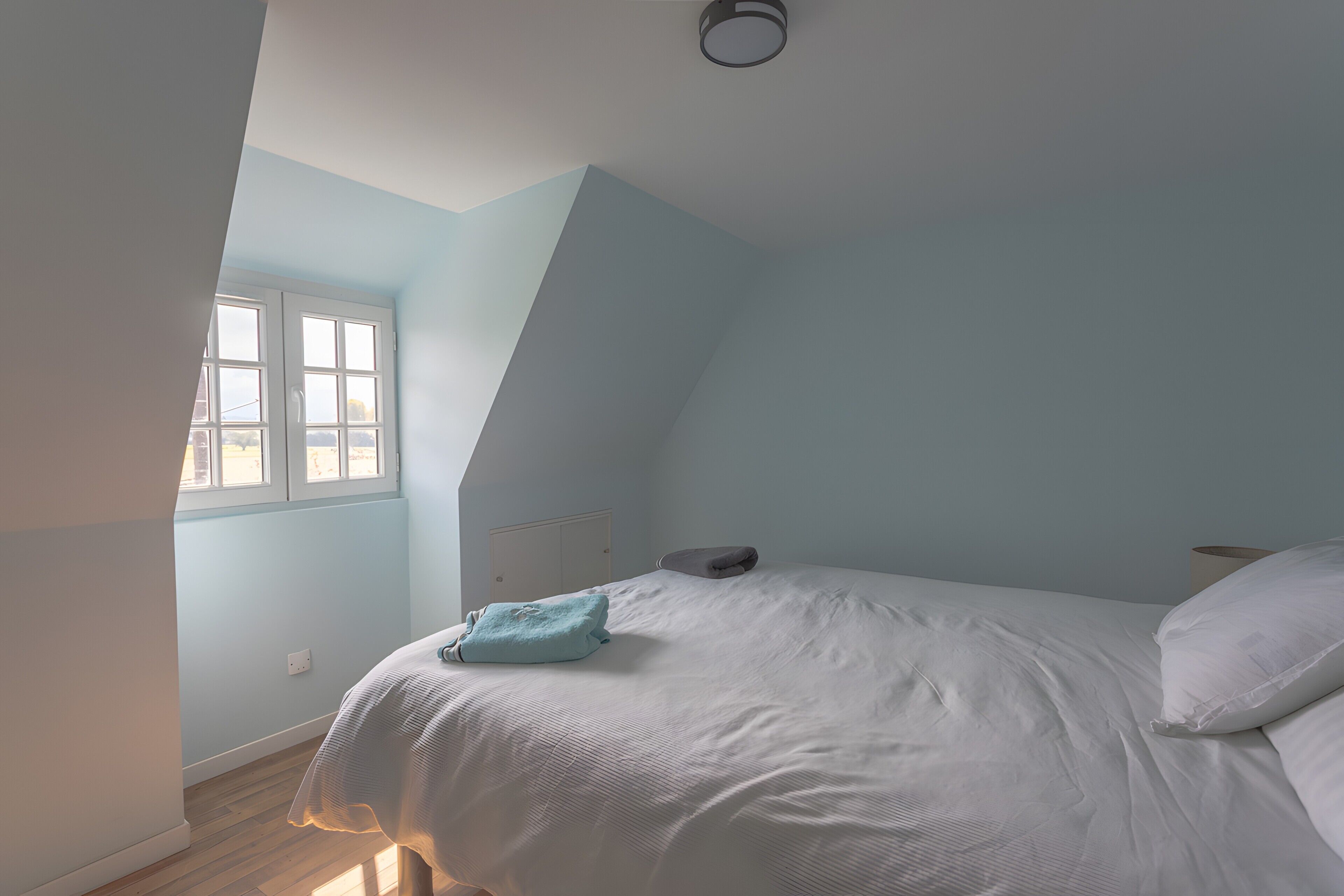 2 多间卧室、熨斗/熨衣板、WiFi、床单