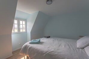 2 habitaciones, tabla de planchar con plancha, wifi y ropa de cama 