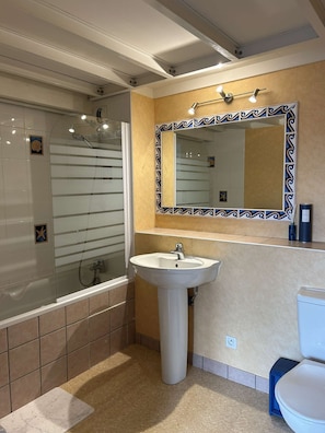 Haartrockner, Seife, Toilettenpapier