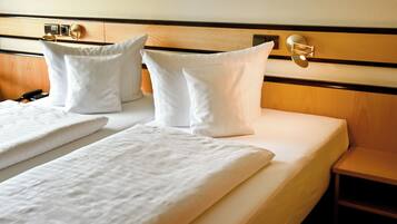 Zimmersafe, Schreibtisch, laptopgeeigneter Arbeitsplatz