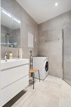 Douche, serviettes fournies