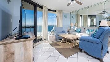 Condo, 2 Bedrooms | Living area