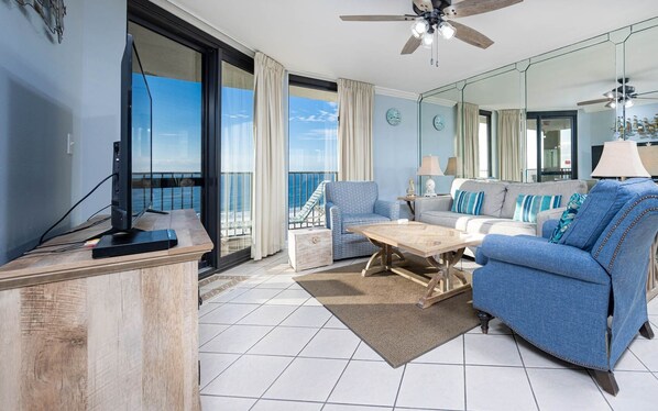 Condo, 2 Bedrooms | Living area
