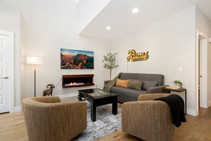 Ferienhaus, Mehrere Betten, Whirlpool (427 Osiander Street) | Wohnbereich