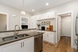 House, Multiple Beds, Hot Tub (427 Osiander Street) | Private kitchen