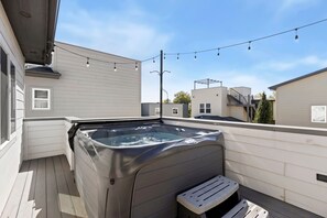 Bañera de hidromasaje al aire libre