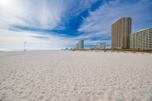 Condo, 2 chambres | Plage | Plage à proximité